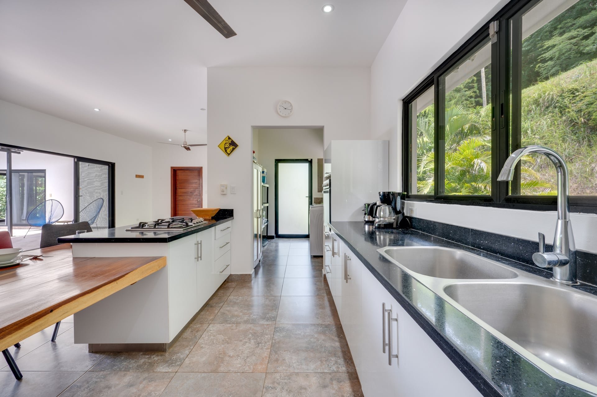 V-Domi Panama | Modern 3-Bedroom Villa with Pool on Expansive 6,078 m² Forest Lot in Finca Panamá, Tamarindo