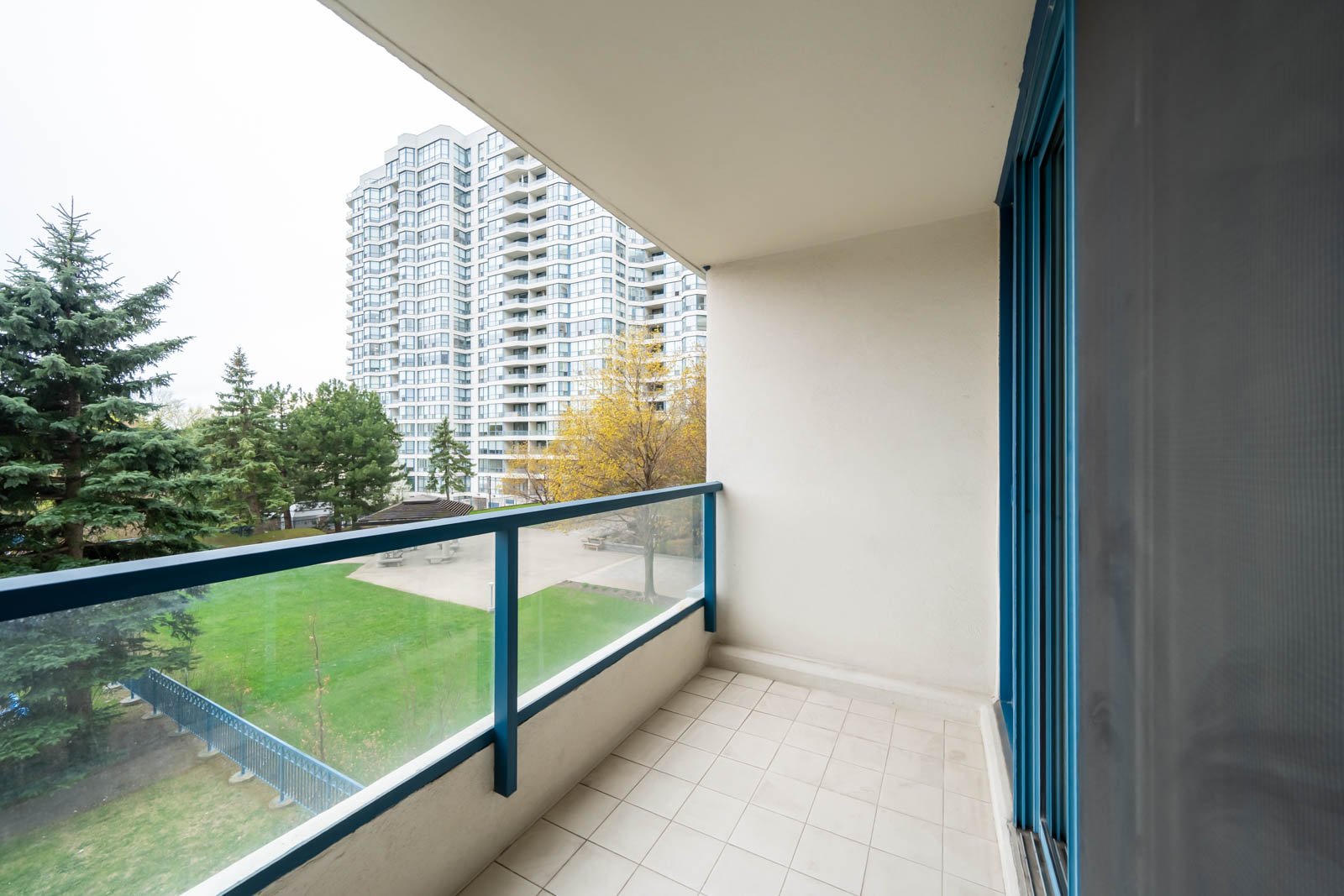 301-7300 Yonge Street 