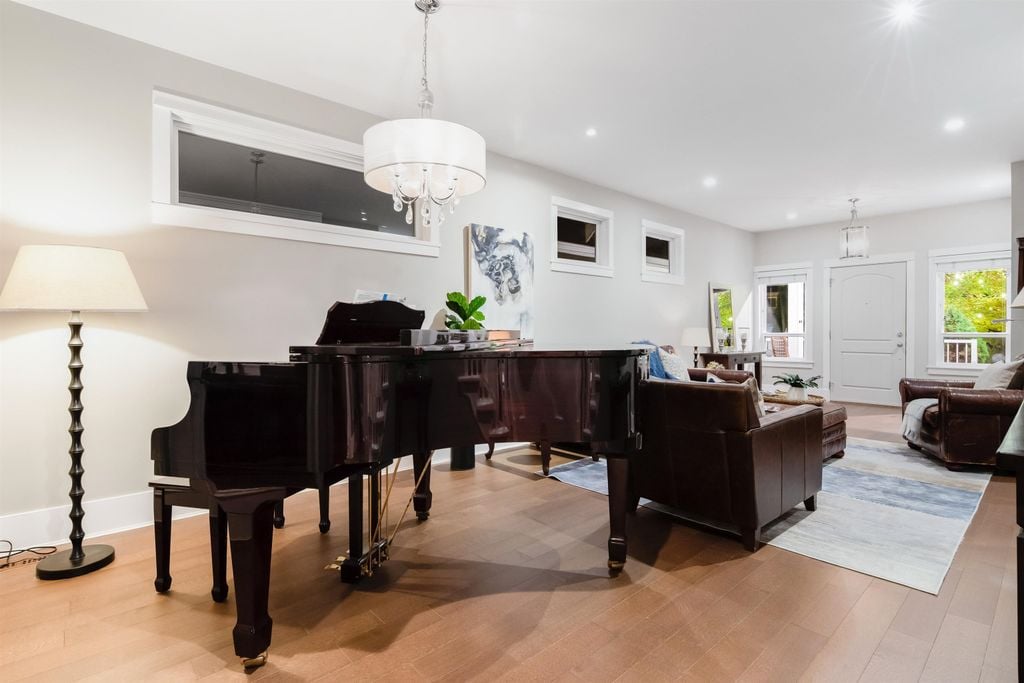 2258 Windridge Dr
