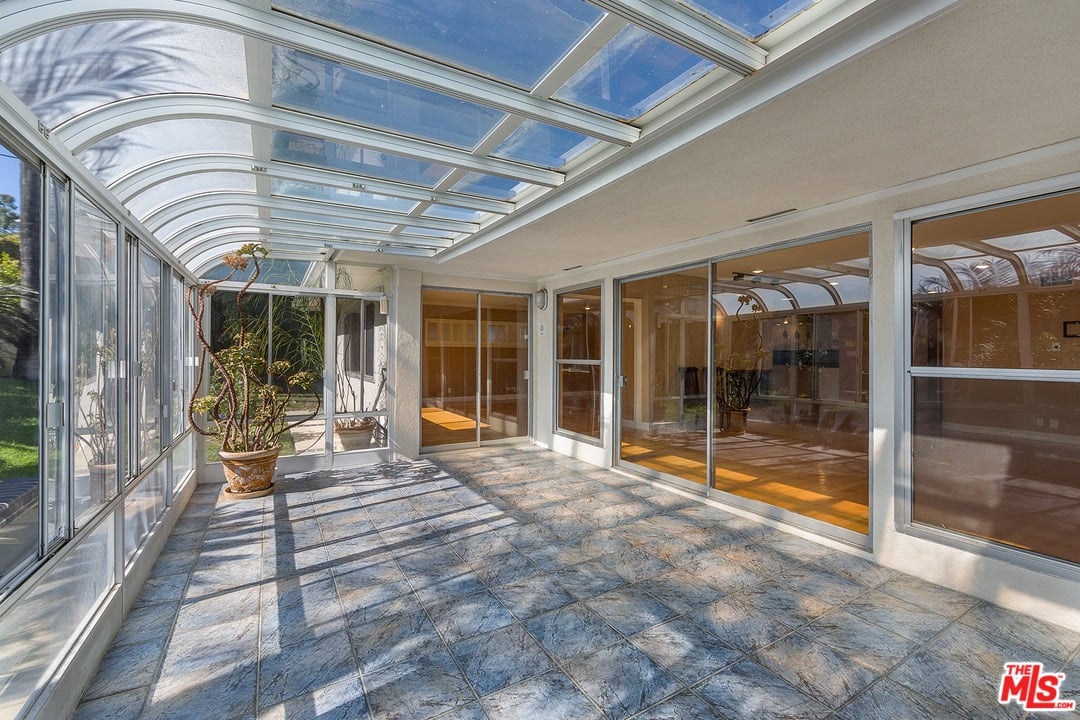 9132 Hillsboro Dr