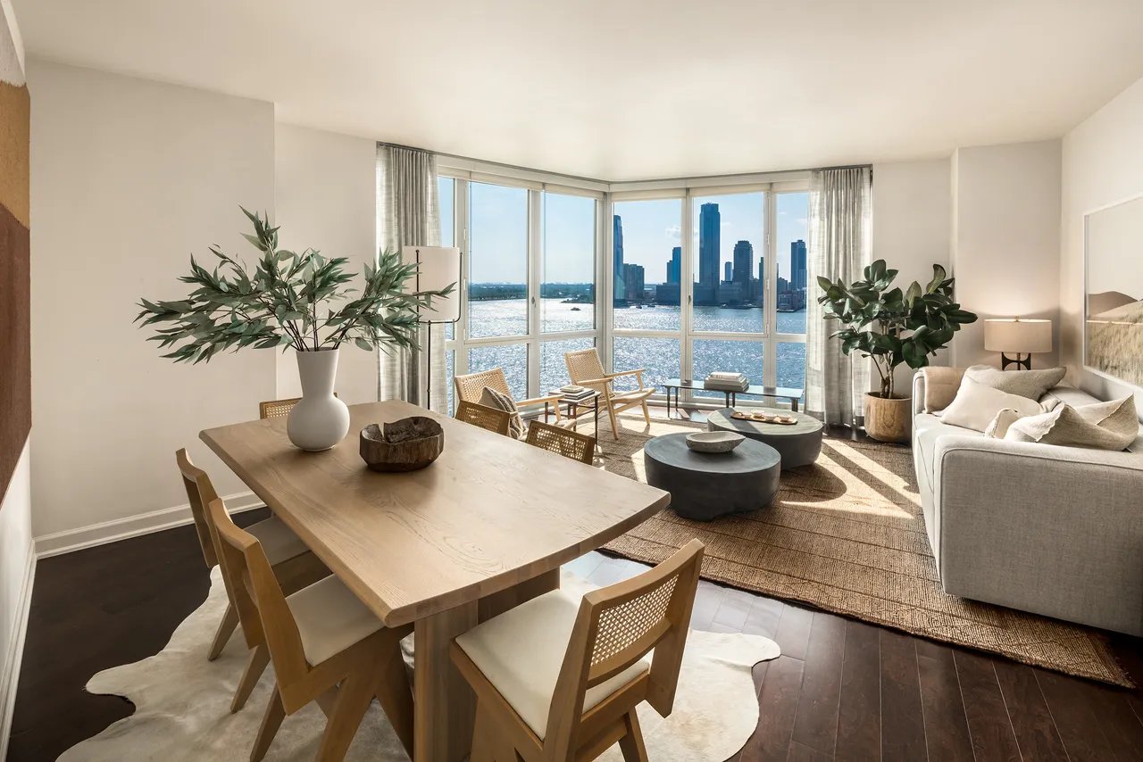 Debbie Reynolds’s Former Home Lists, Olson Kundig and RAMSA Team Up, and More Real Estate News