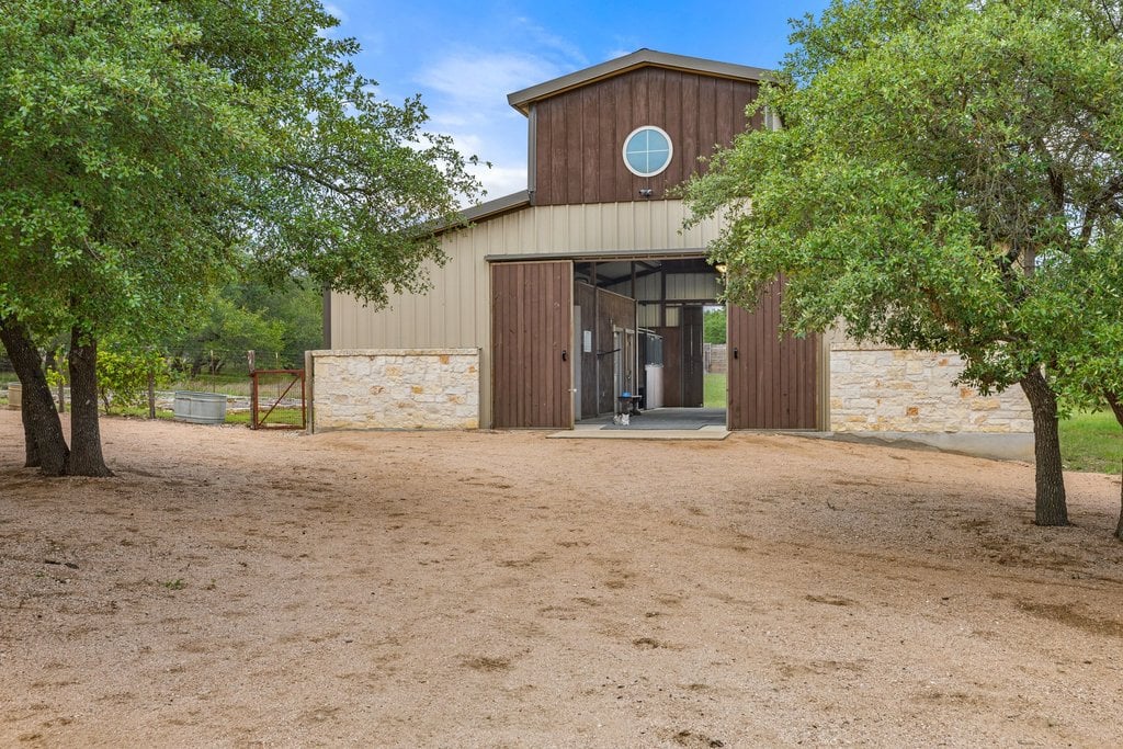 Horseman's Paradise in the heart of Dripping Springs