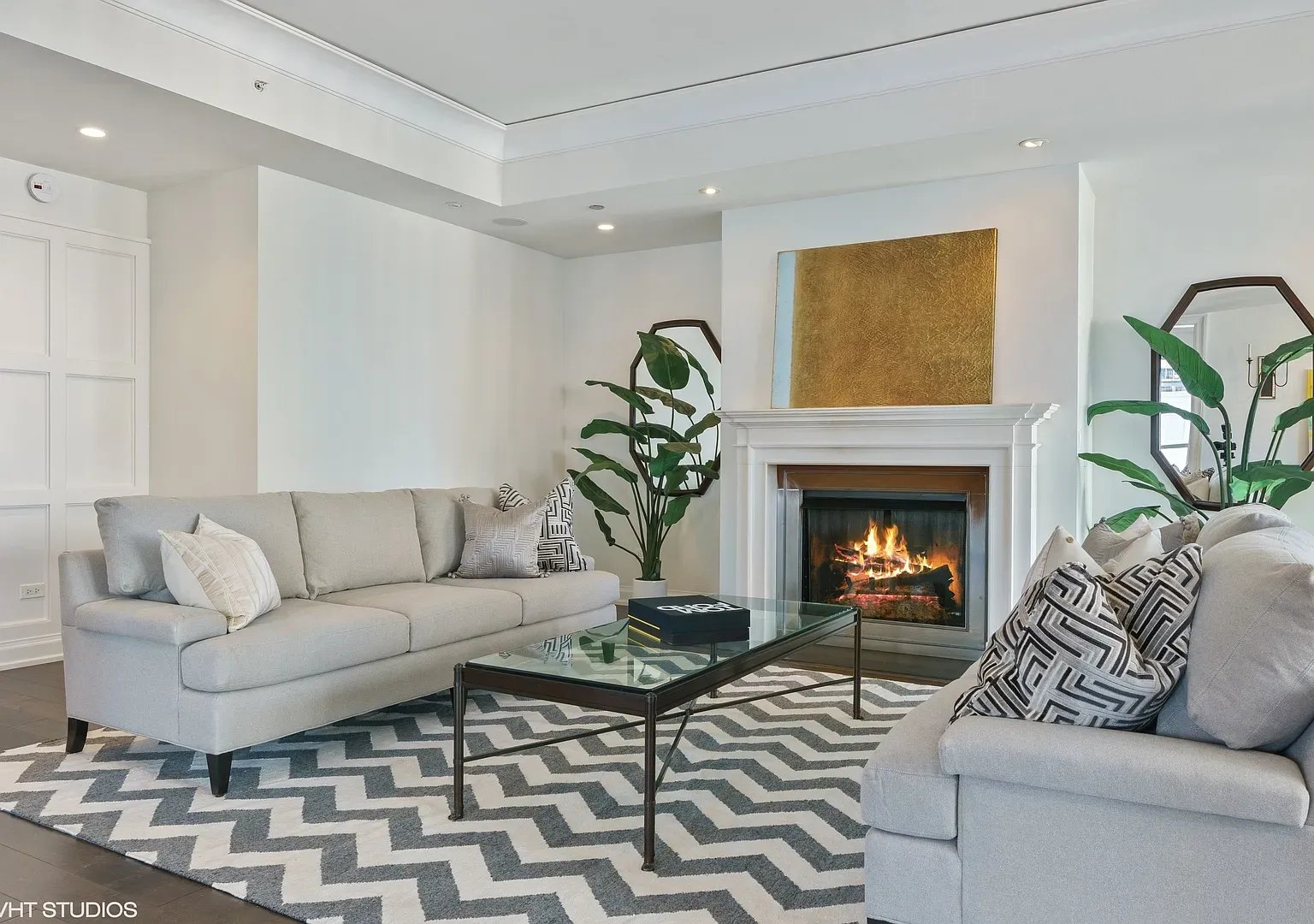 11 E Walton St APT 3201