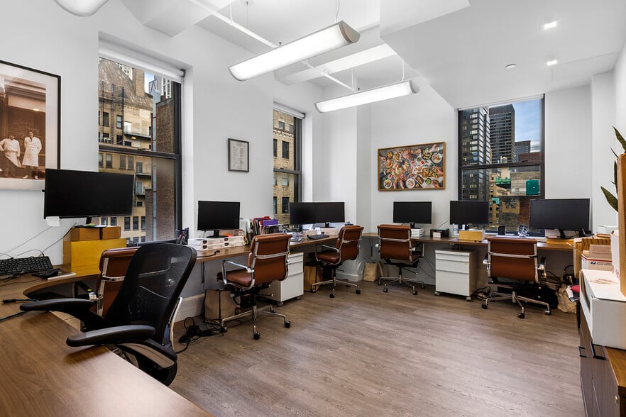 32 W 39th St