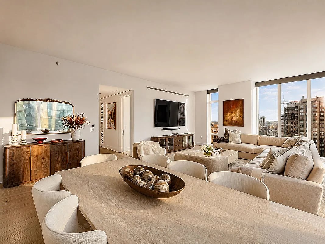 45 E 22nd St #26A