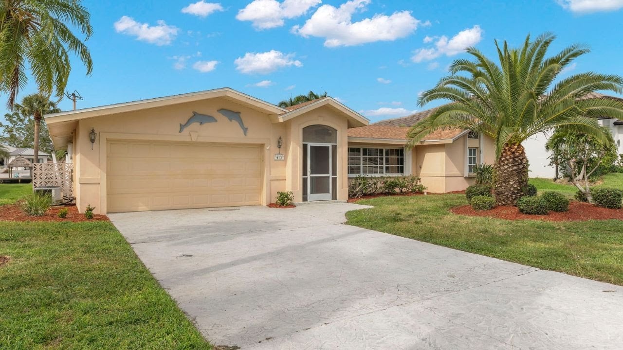 913 Dolphin Dr | Cape Coral, FL 33904