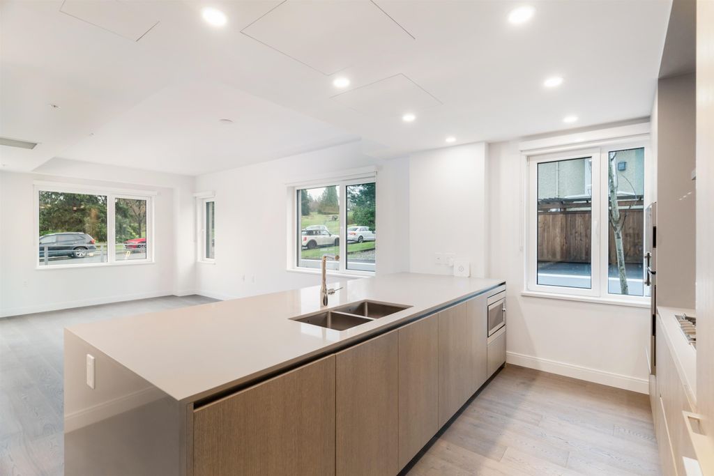 478 W 33rd Ave