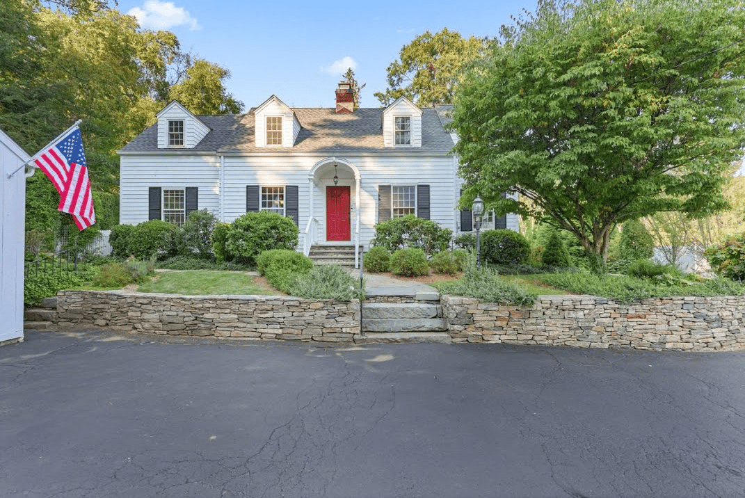 Quintessential Connecticut Cape in Easton, CT