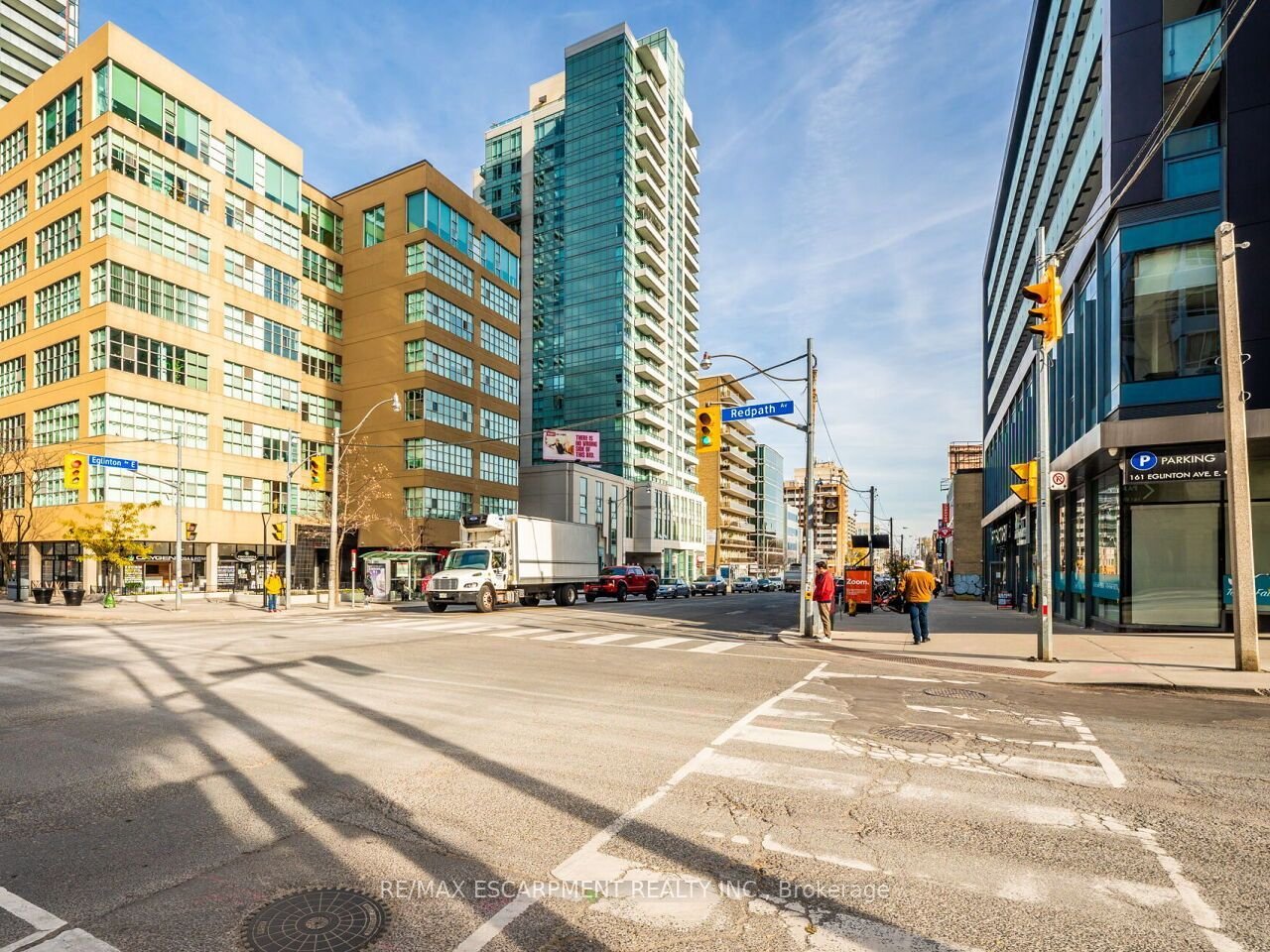BEGINNER LUXURY IN MIDTOWN 