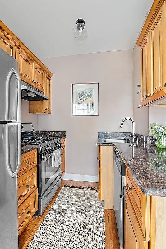 90 8th Ave #6E