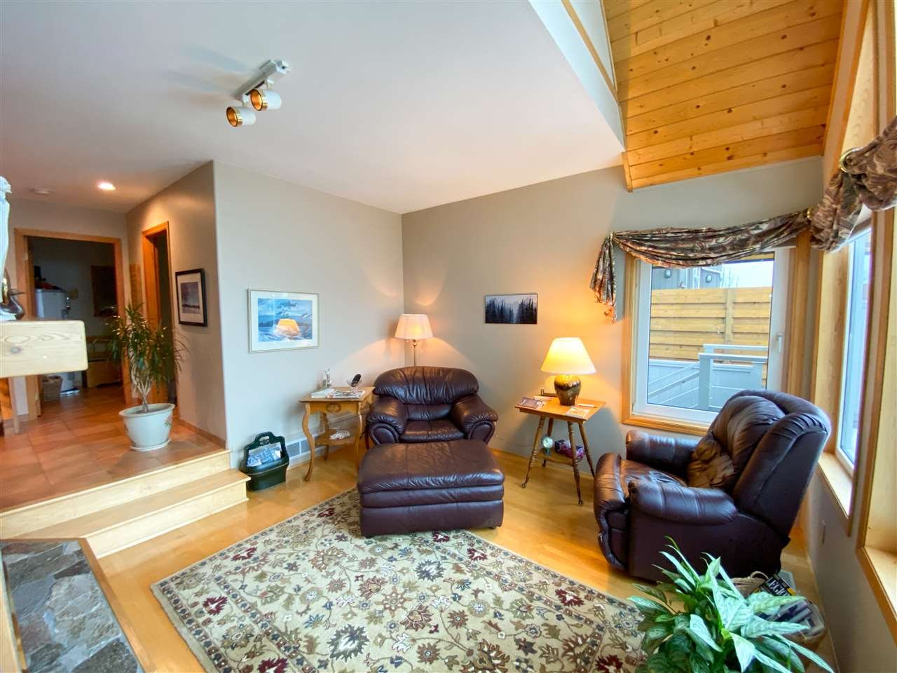 2003 Cliffside Ln