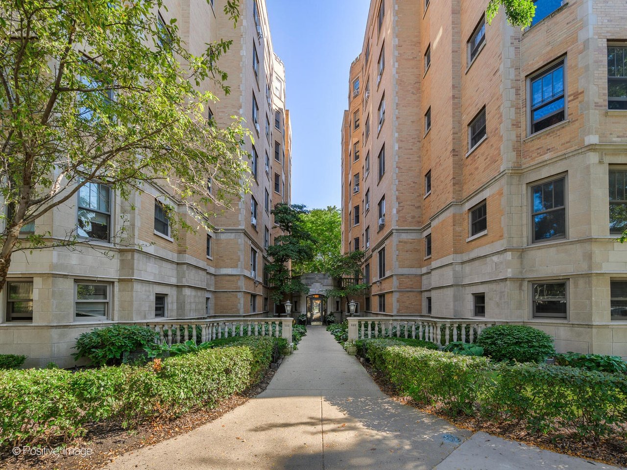609 W Stratford PL 3D