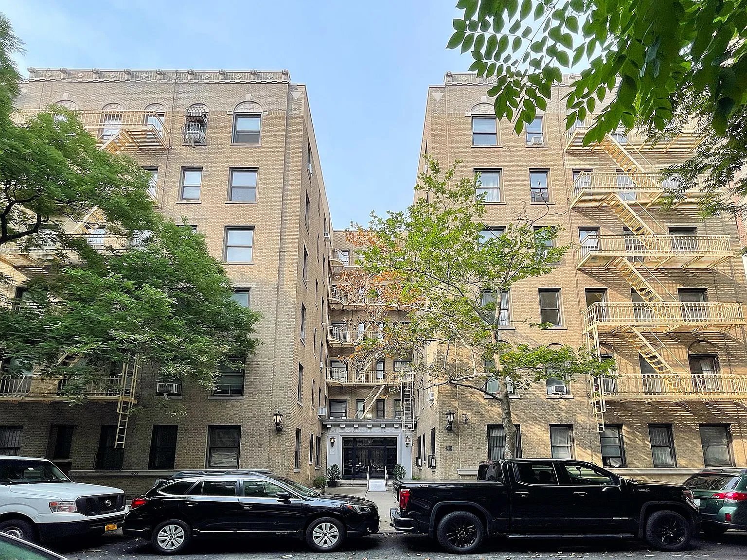 111 W 16th St APT 5C