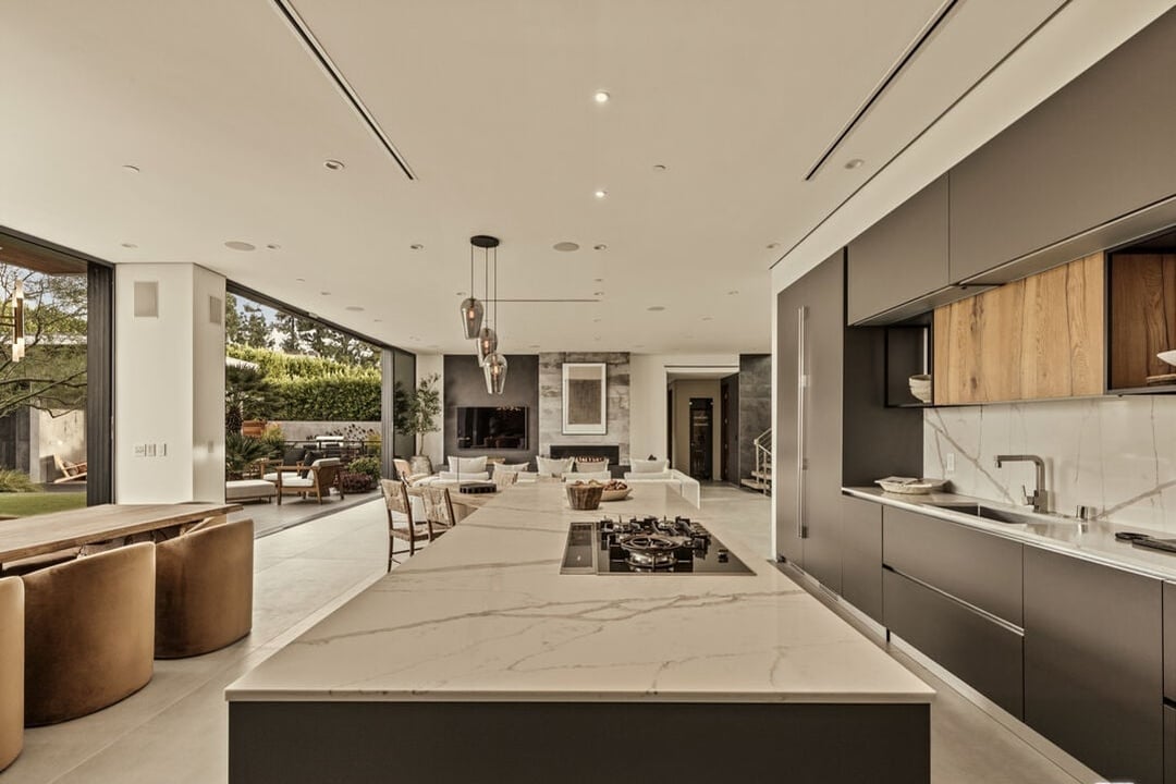 Aria Vista, Stradella Rd, 90077