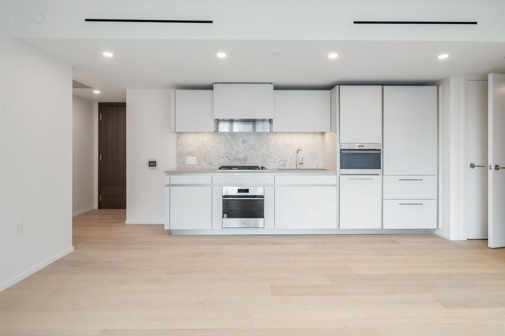 889 Pacific St, #1401