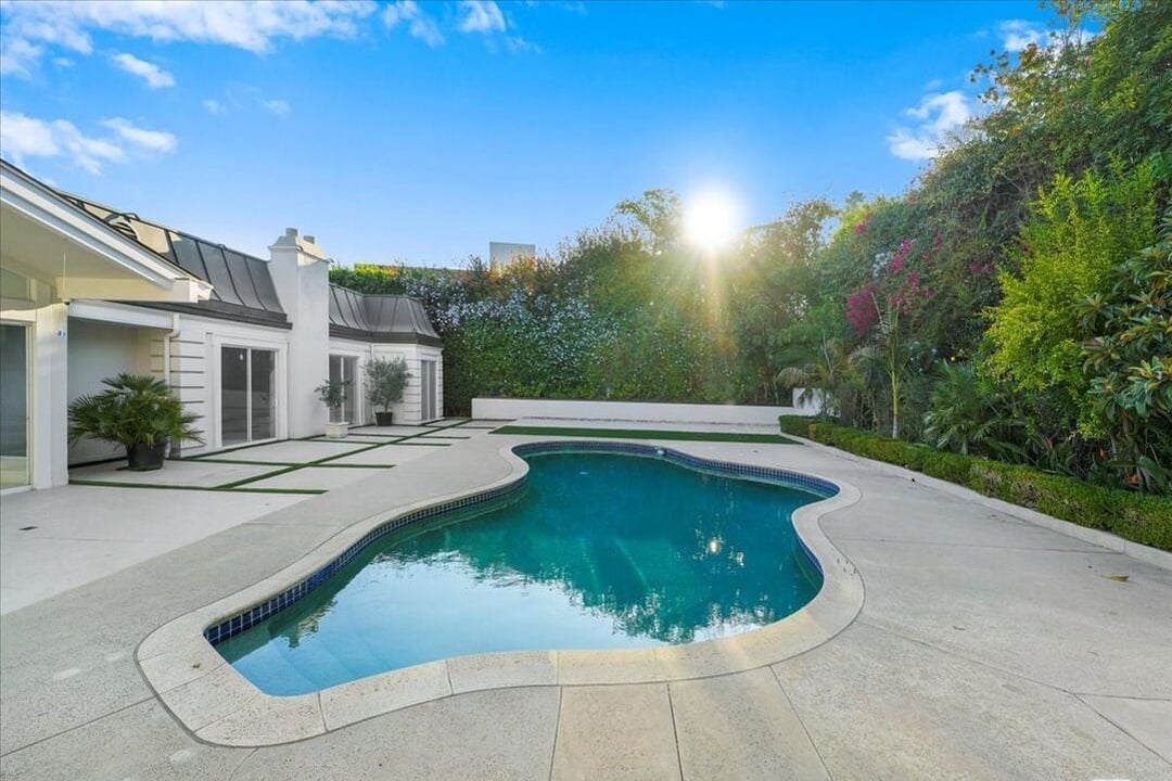 Northstar Manor, N Alta Dr, 90210