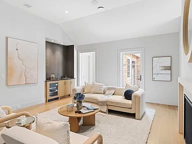 120 Halsey Ln