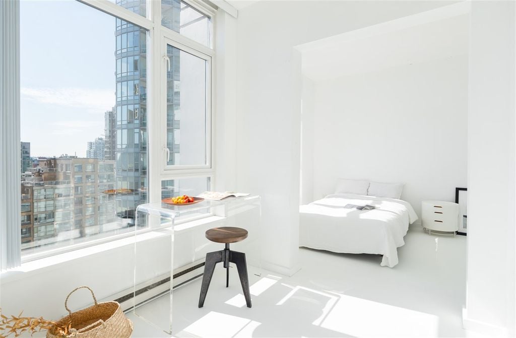 480 Robson St, #1405