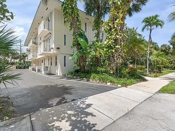 Turnkey Furnished Condo in Key Biscayne