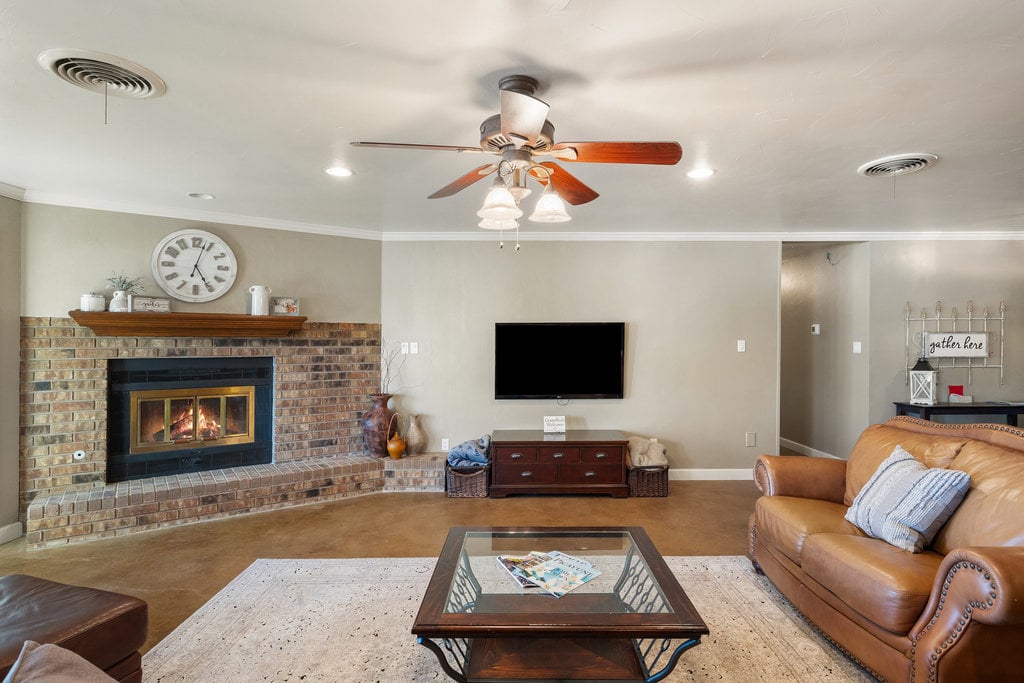 Stunning Waterfront Retreat in the Heart of Kingsland