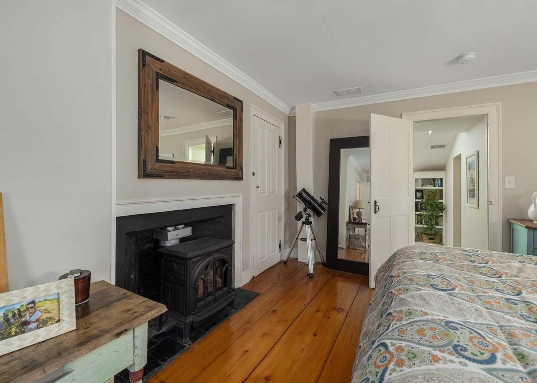 28 Dennett St