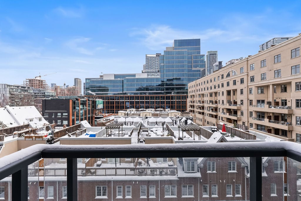 560 Front Street West, Suite 621