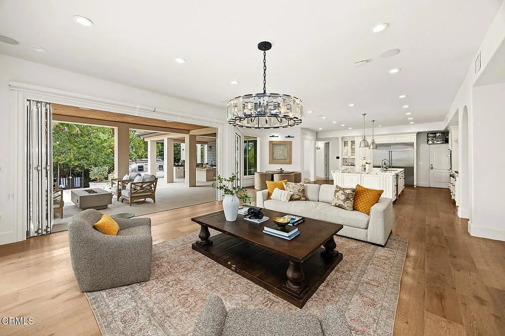 5008 La Canada Blvd.