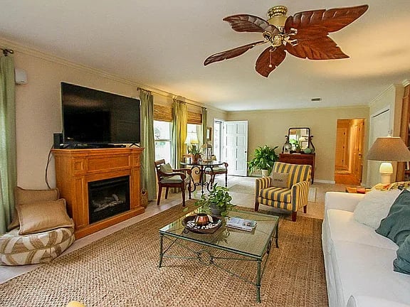 240 Dune Dr