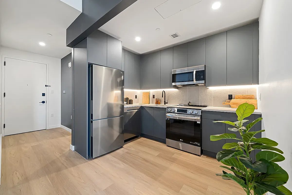 931 Carroll Street 812