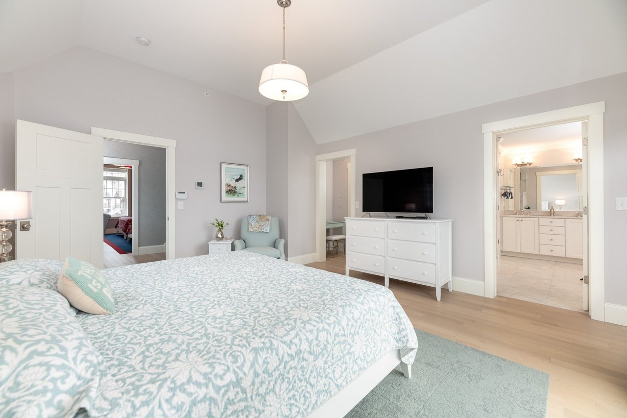 11 Island Dr