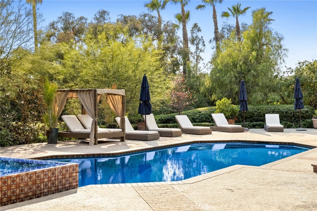 Why Choose a Local Real Estate Agent in Newport Beach