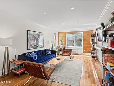 25 W Elm St APT 30
