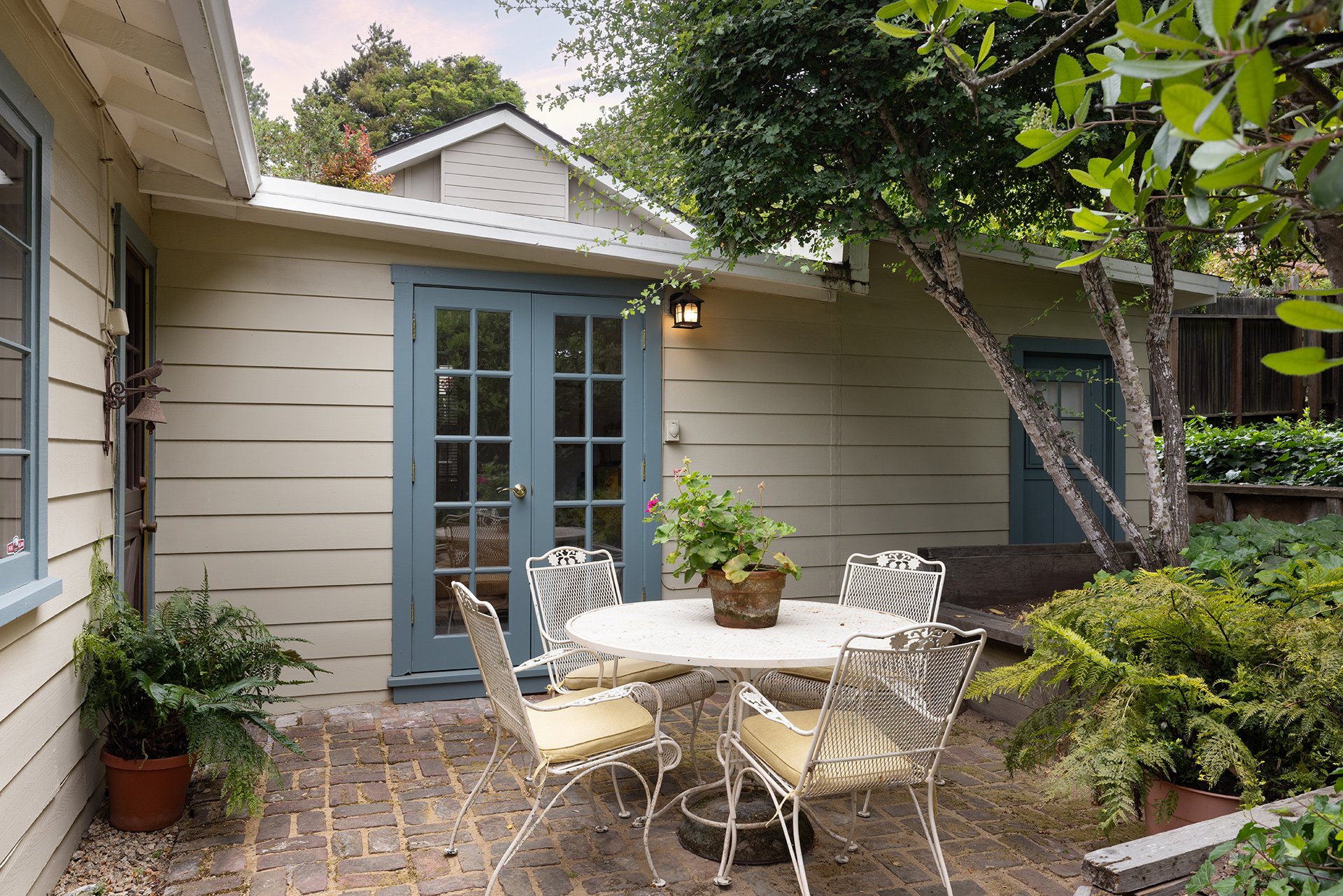 Carmel Cottage Living - Lincoln 3NE of 12th
