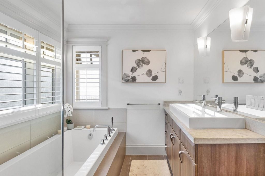 1251 Marine Dr