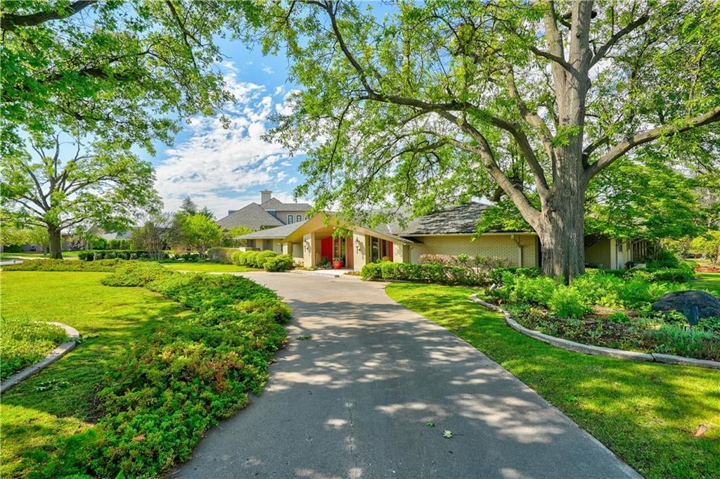 7441 N Country Club Drive