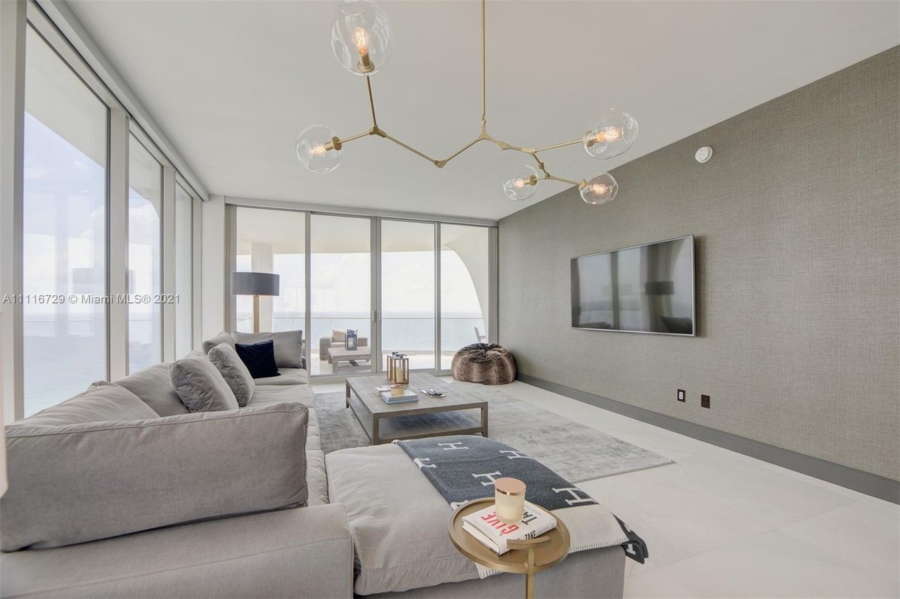 16901 Collins Ave #1605