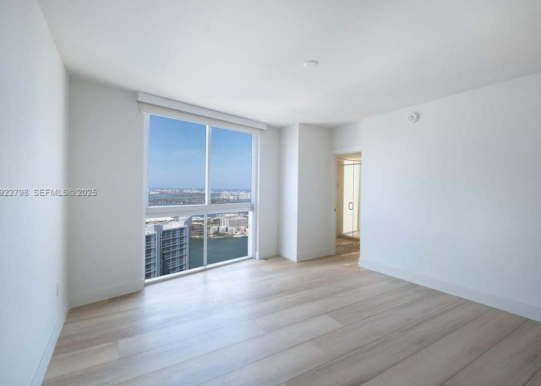 465 Brickell Ave #5701