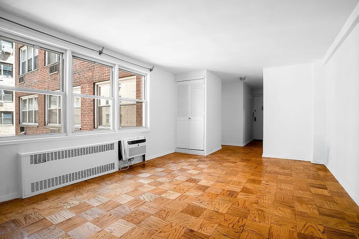 141 E 55th St APT 9G