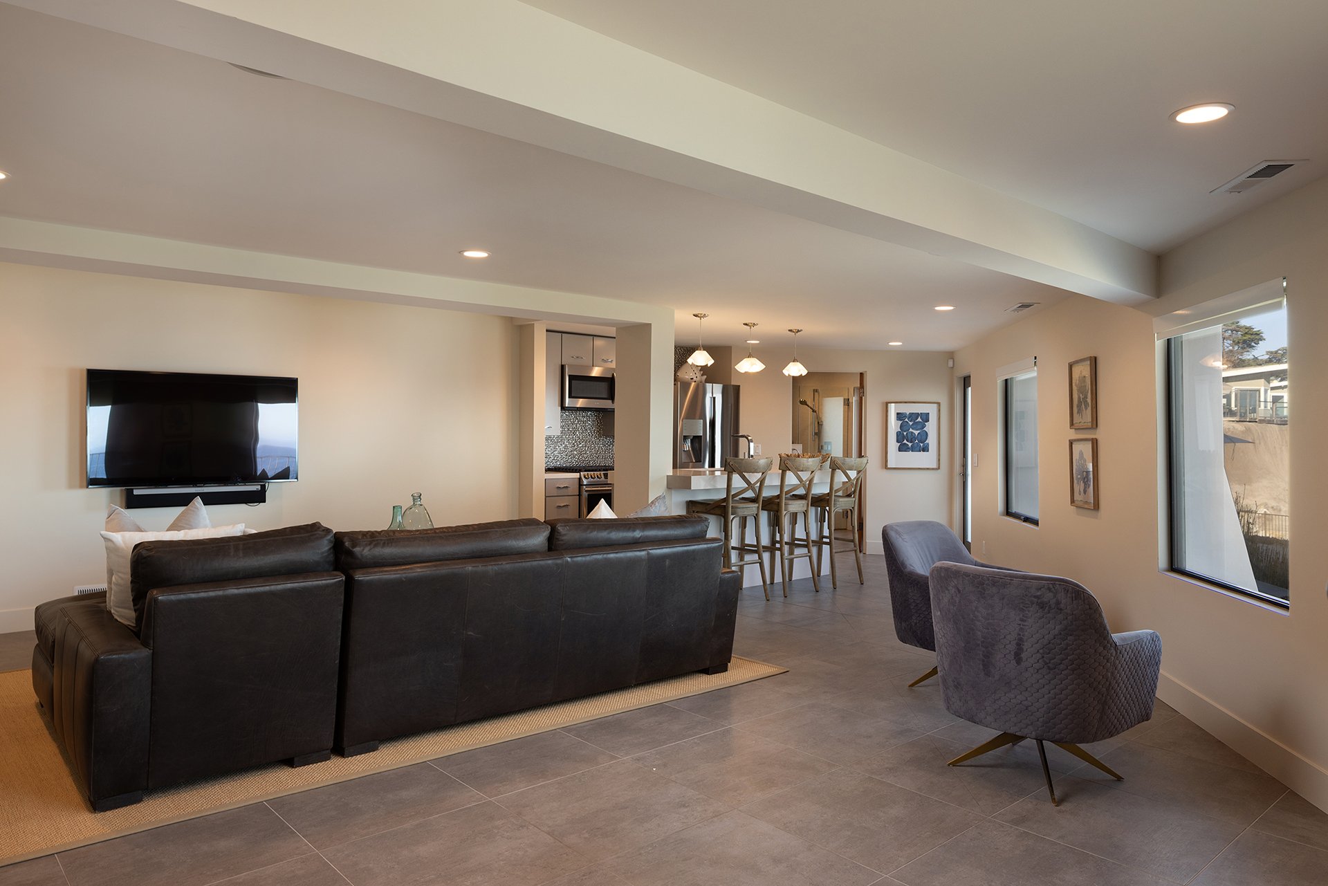 Contemporary Oceanfront Retreat