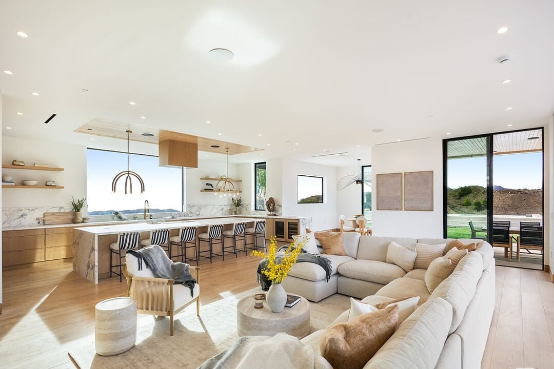 Mulholland Hwy, 90265