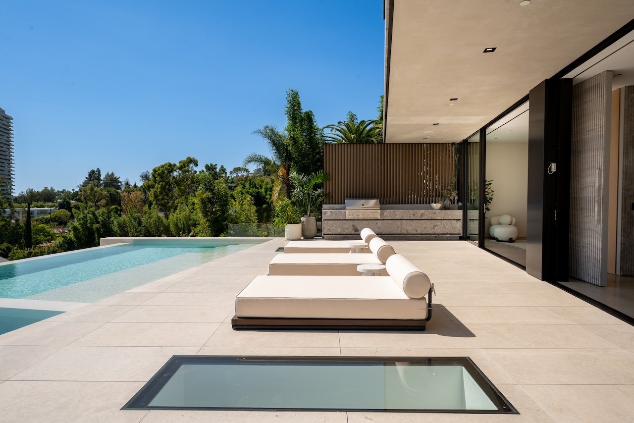 9056 St Ives