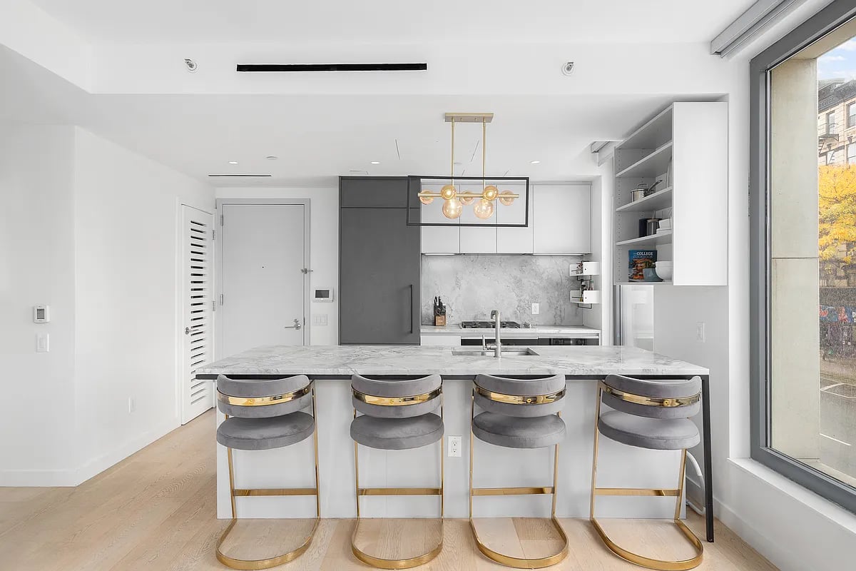 45 E 7th St #2D
