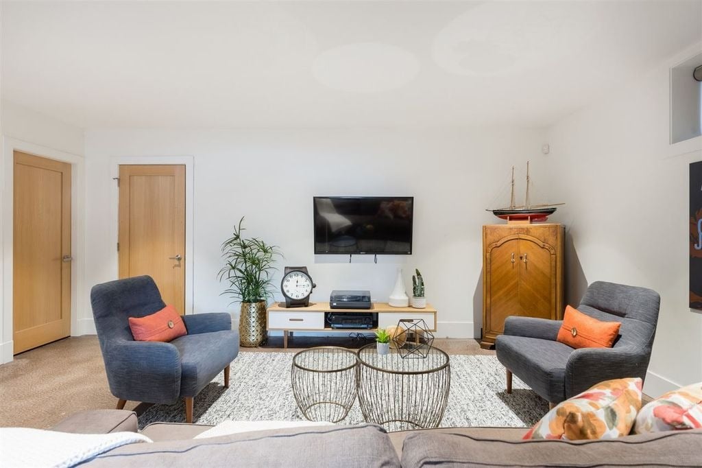 318 W 22nd Ave