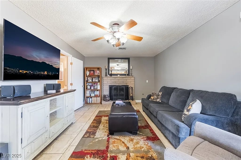 845 Mainsail Ct