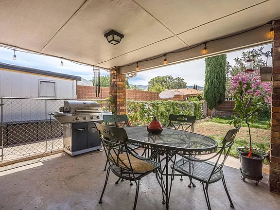 3004 Los Robles
