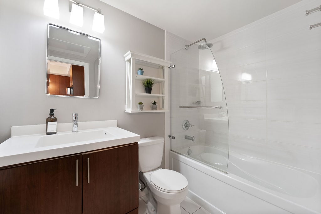 560 Front Street West, Suite 621