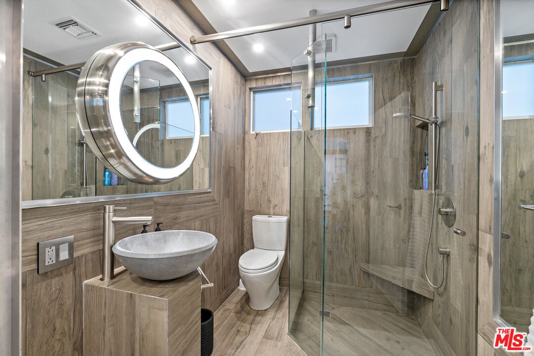 Century Woods Dr, 90067