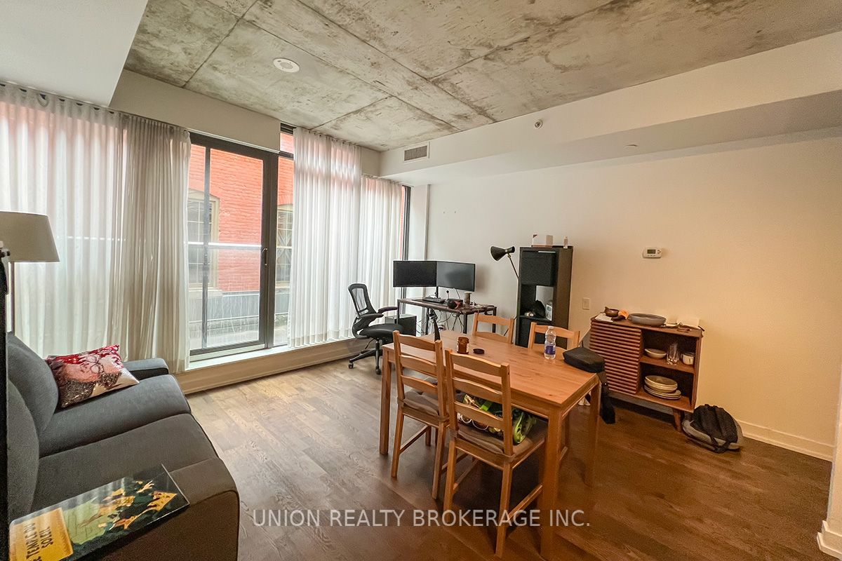 560 King St W, Ste 222