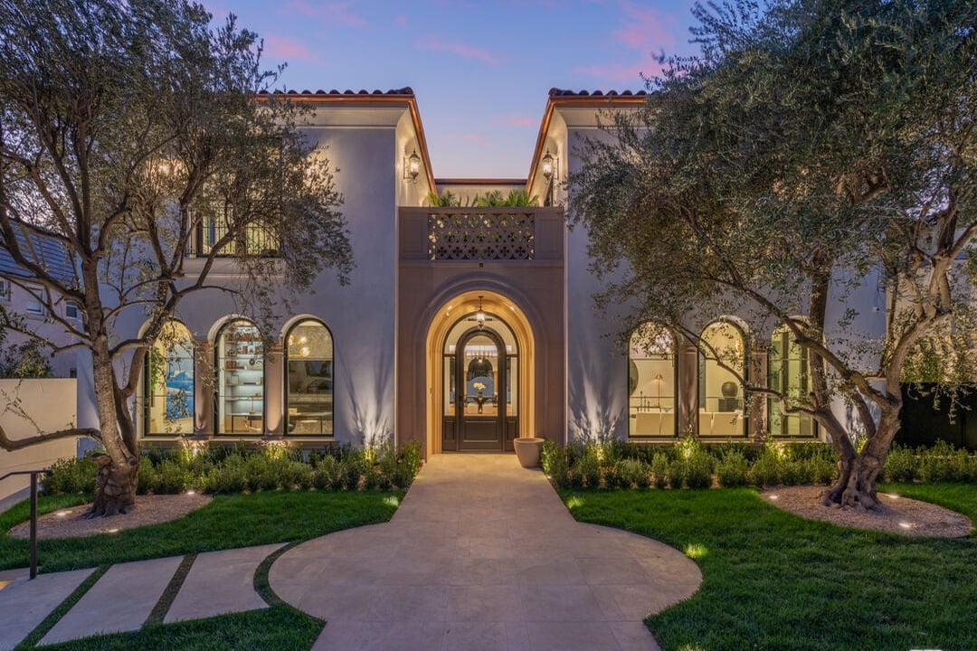 Silverreach Pavilion, N Hillcrest Rd, 90210