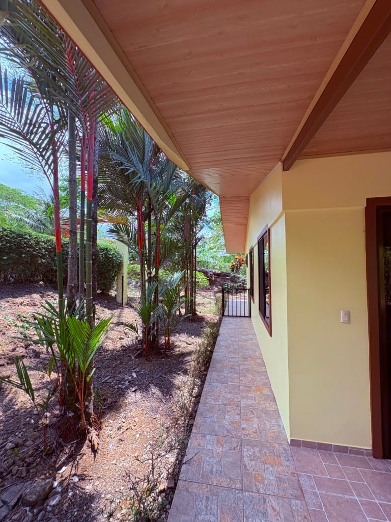Move in ready 2 bedroom / 2 bathroom home with window ocean view and pool in Ojochal.